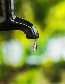 water-dripping-1897496_640.jpg